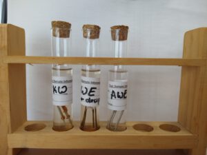 Test paperclip op water